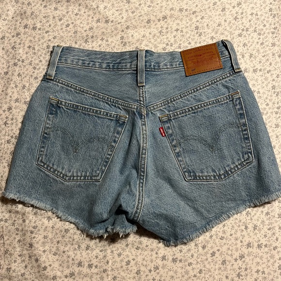 2 Black Ribcage Levi’s Shorts (26) + 1 Blue 501 Levi’s Shorts (25) - Picture 4 of 6